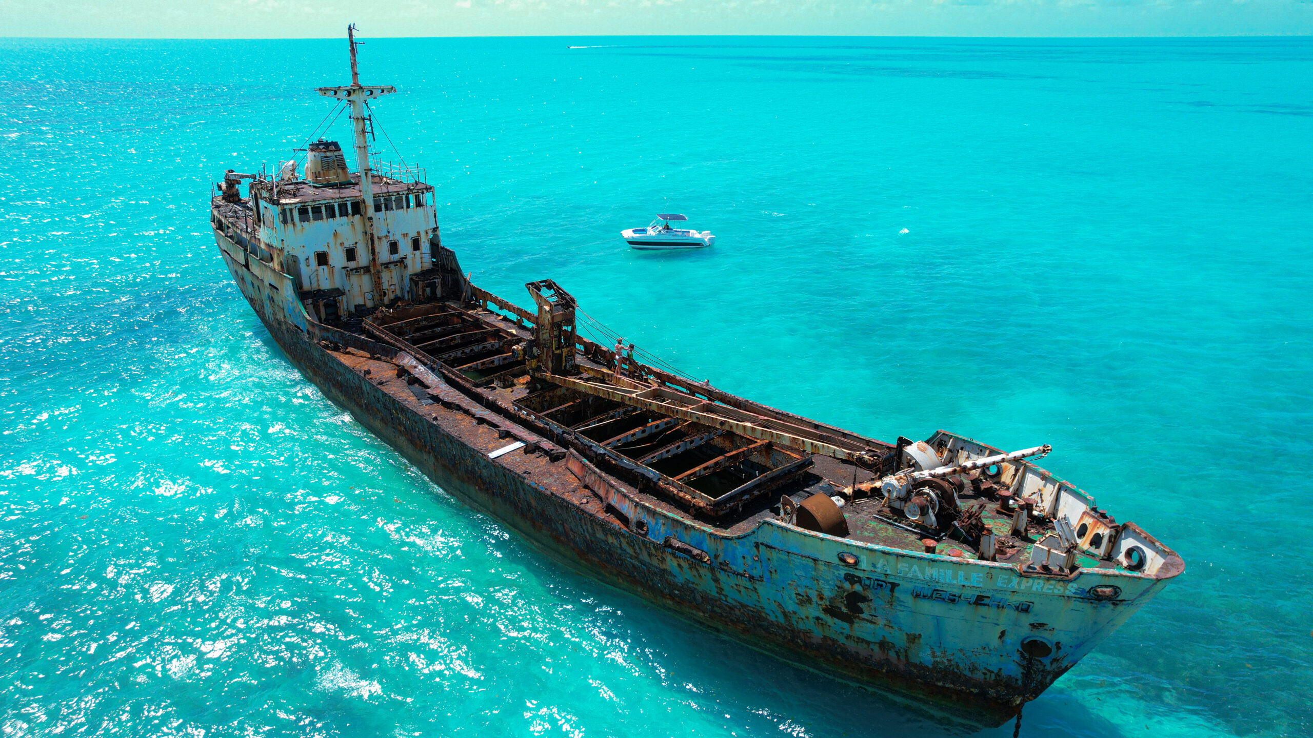 Turks and Caicos boat excursion – Explore shipwrecks and enjoy cliff jumping