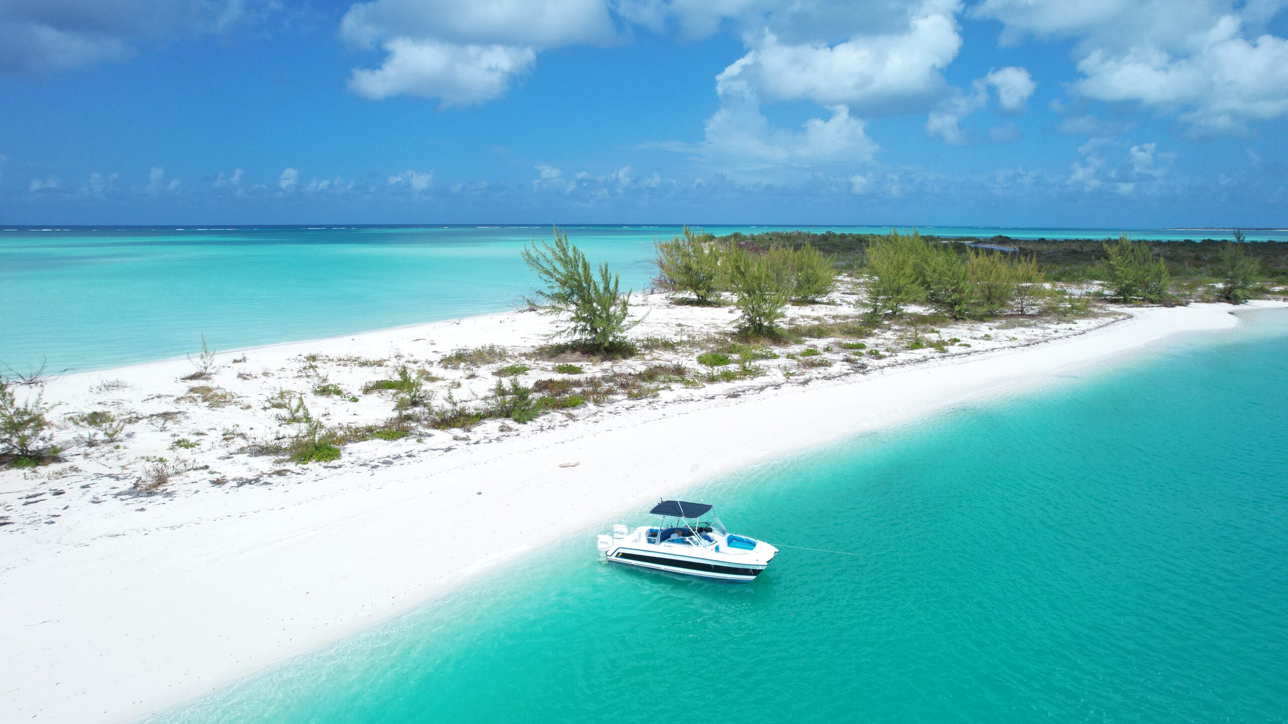 Boat Tours Turks and Caicos – Private island hopping adventure between hidden cays