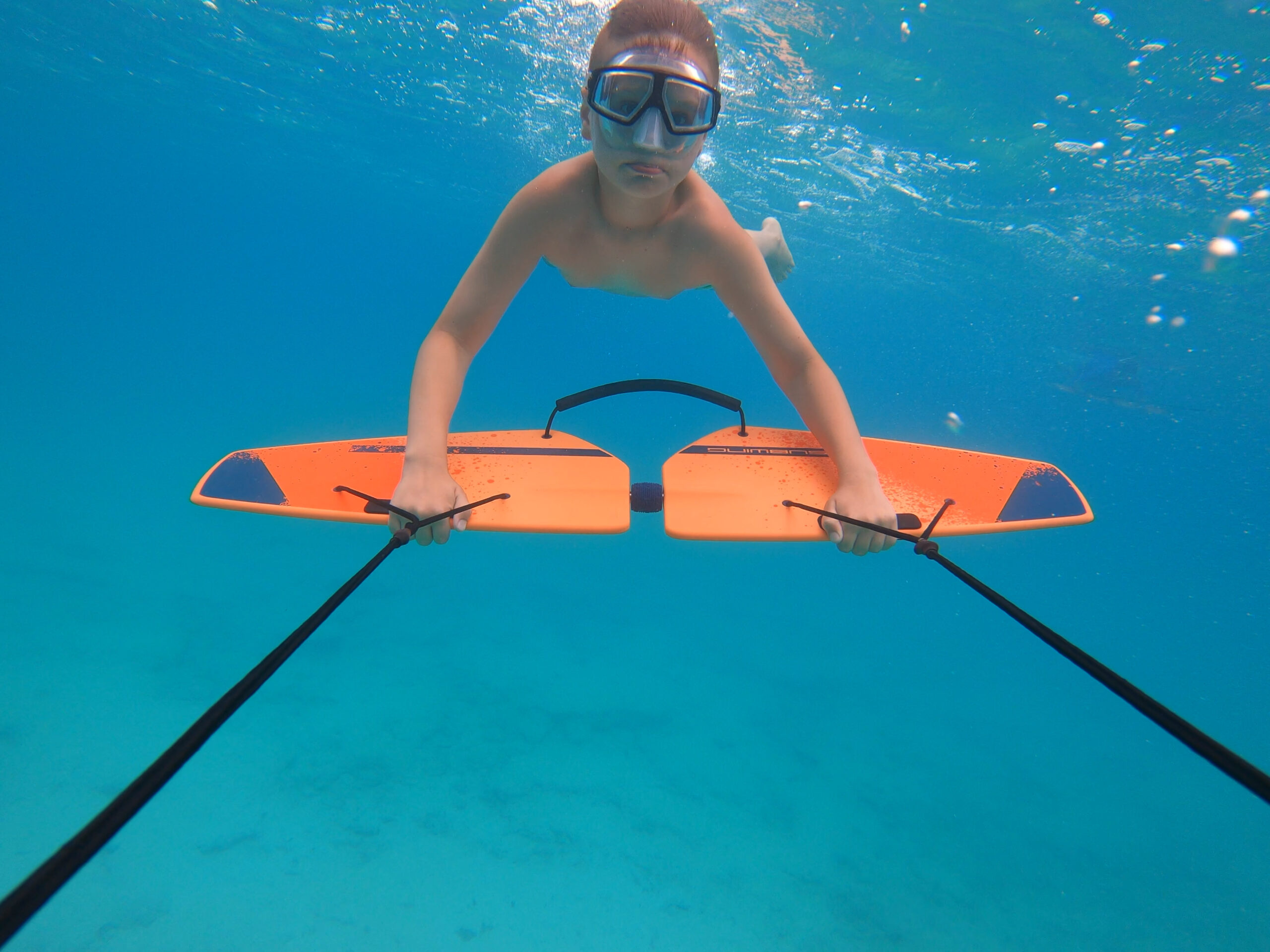 Guest gliding underwater with a Subwing in Turks and Caicos
